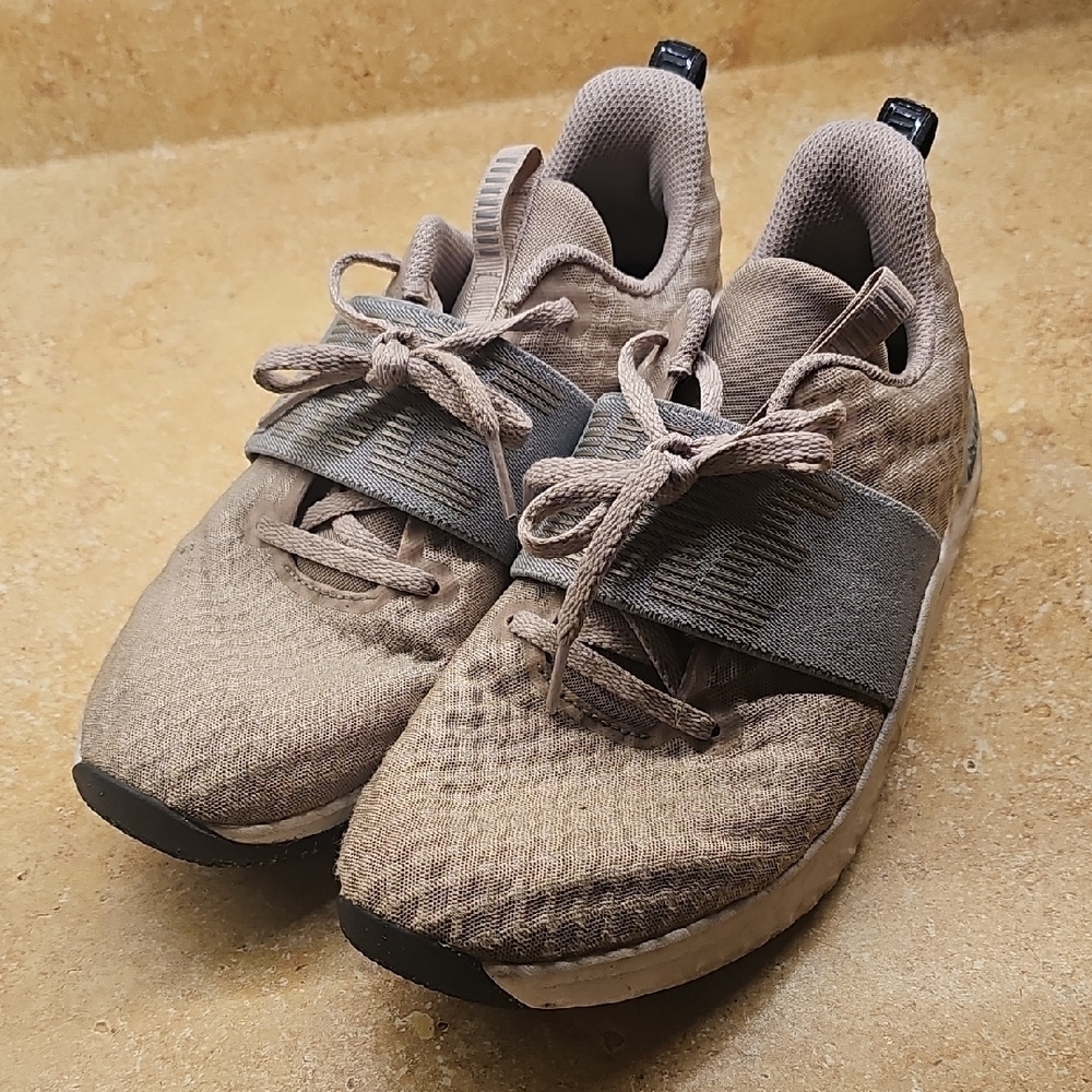 Nike (9) Gray & Pink Sneakers - Picture 2 of 5